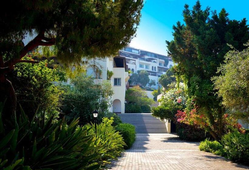 Portemilio Hotel & Resort