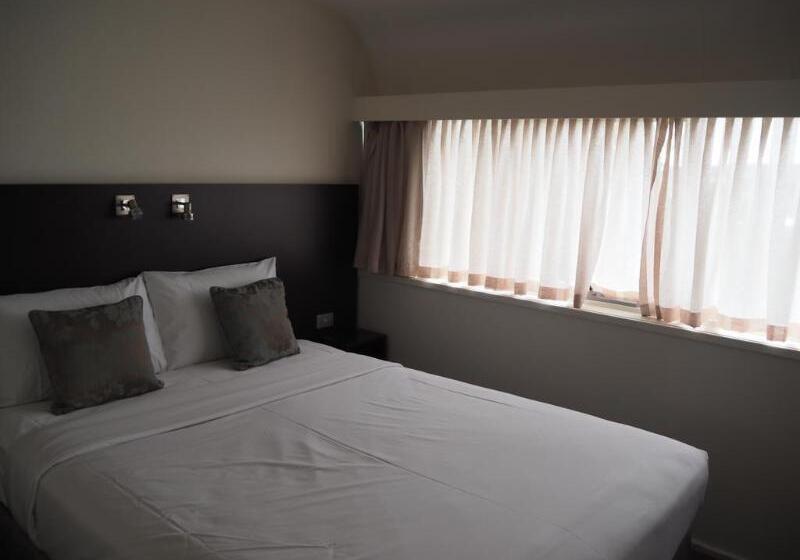 St Ives Apartments