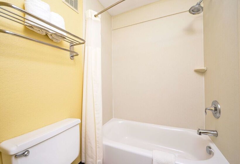 هتل Xecutive Inn And Suites