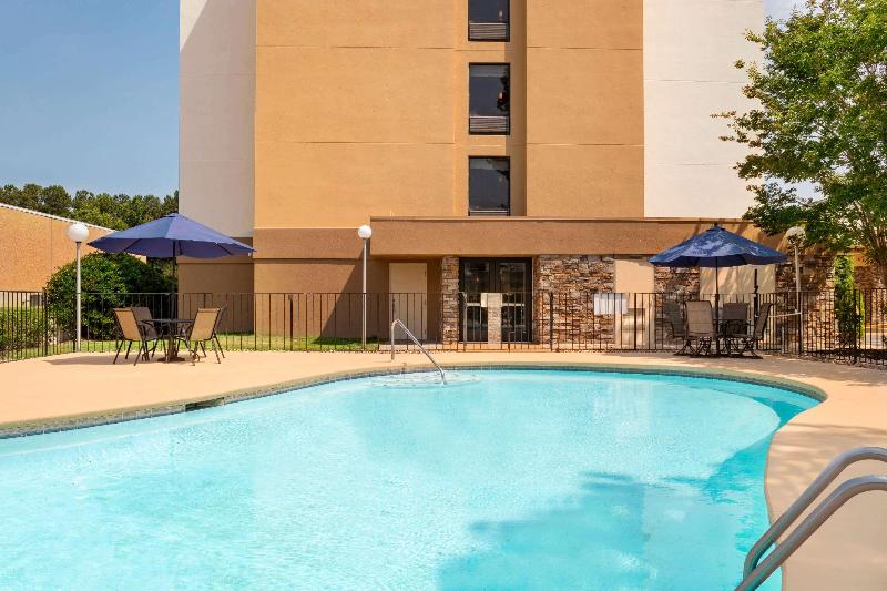 هتل Baymont By Wyndham Augusta West