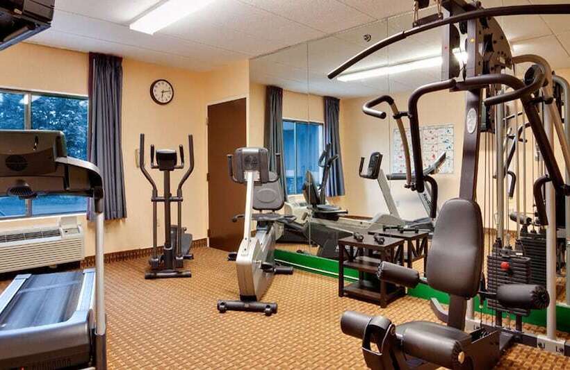 בית מלון כפרי Baymont By Wyndham East Windsor Bradley Airport
