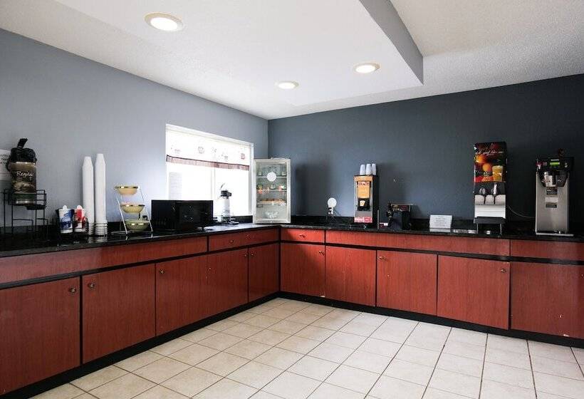 هتل Baymont By Wyndham Flint Airport North