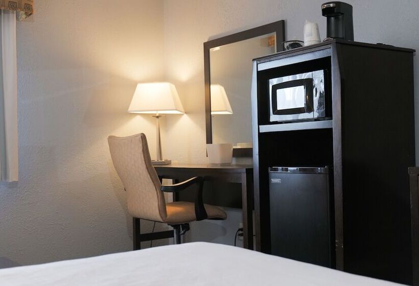 هتل Baymont By Wyndham Flint Airport North