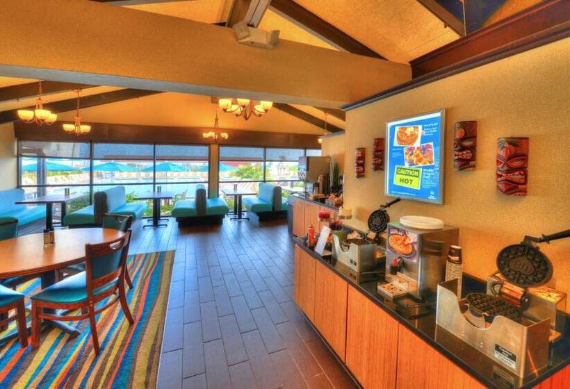 בית מלון כפרי Best Western Aku Tiki Inn