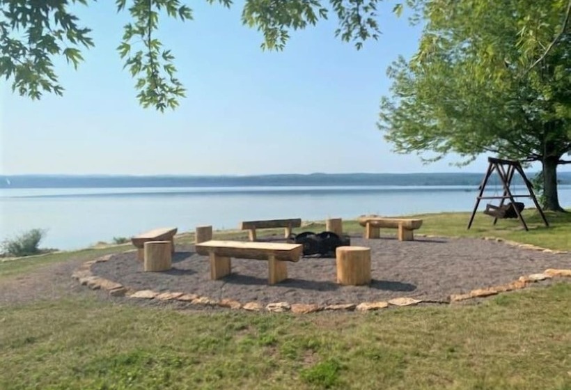Отель Baraga Lakeside Inn