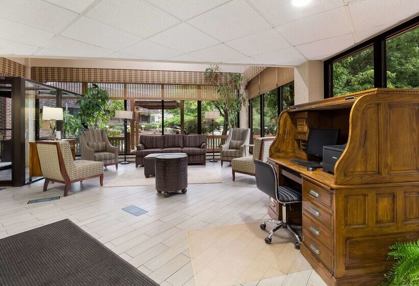 فندق Best Western Braddock Inn