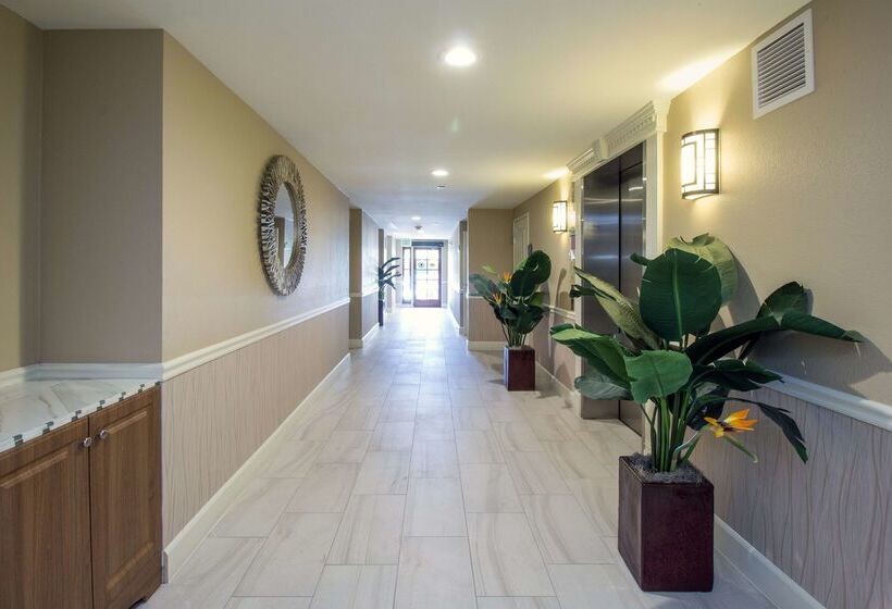 בית מלון כפרי Best Western Plus Carpinteria Inn