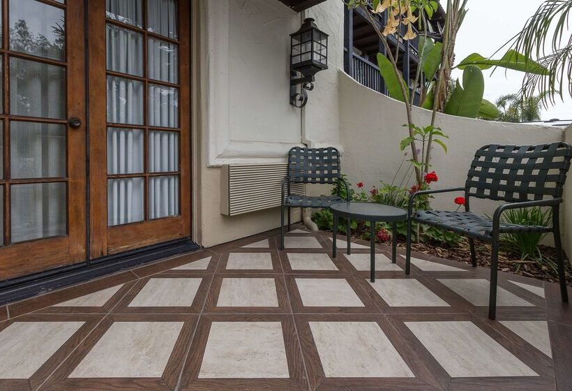 בית מלון כפרי Best Western Plus Carpinteria Inn