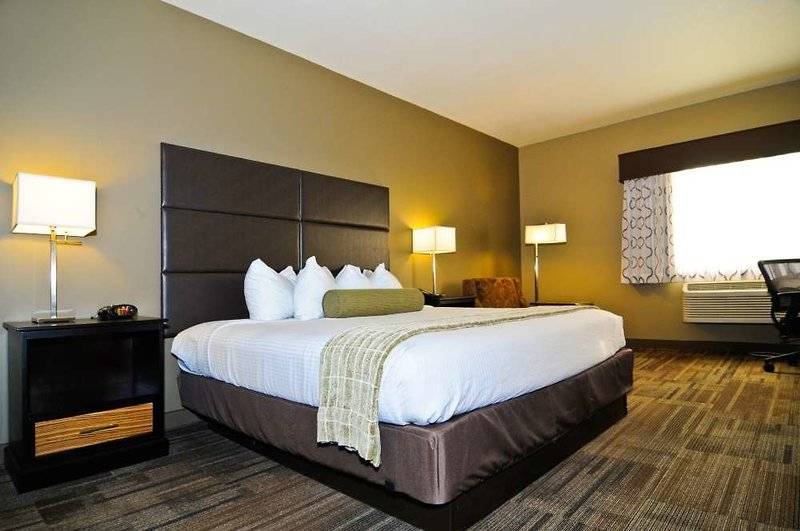 בית מלון כפרי Best Western Plus Night Watchman Inn & Suites