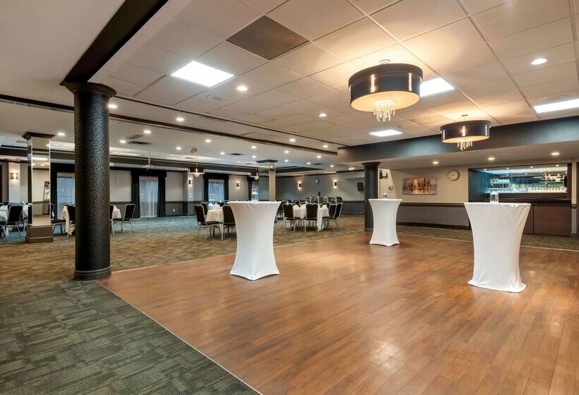 בית מלון כפרי Best Western Plus Village Park Inn