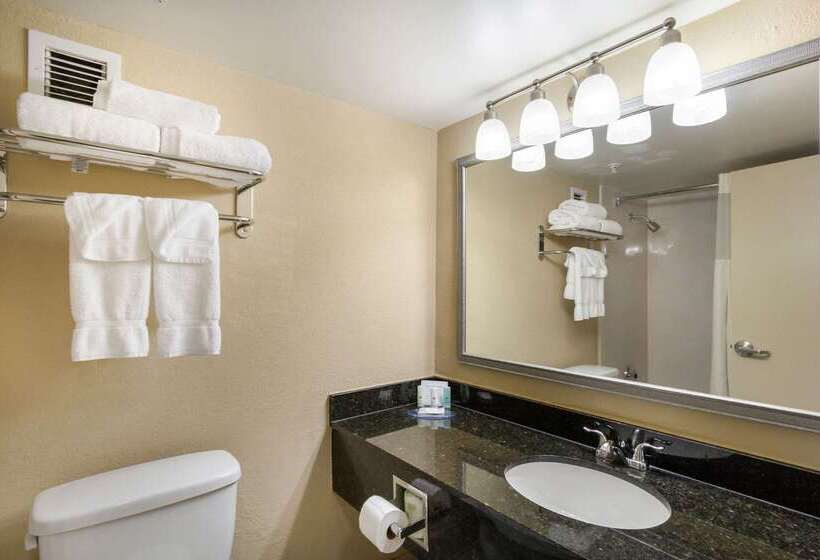 Clarion Hotel Beachwood Cleveland