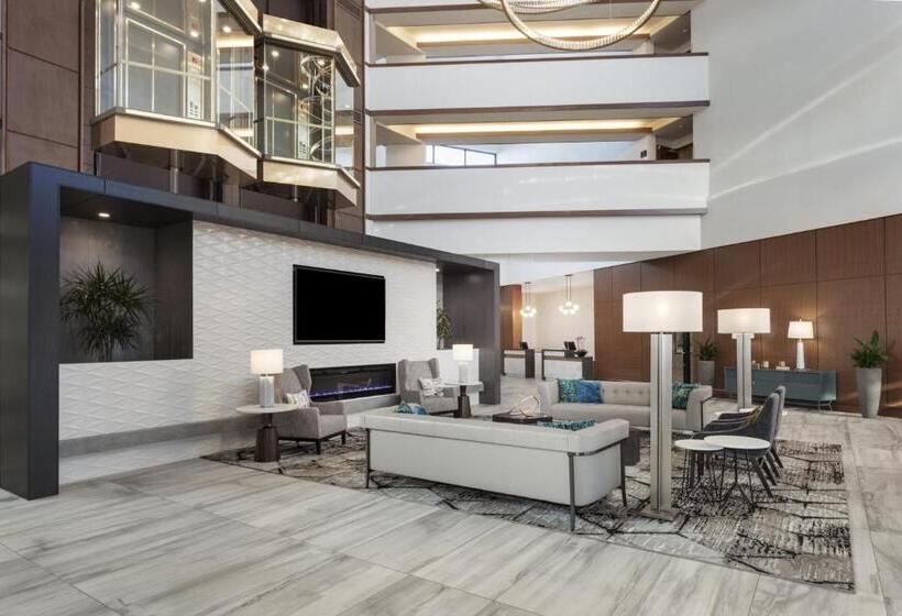 هتل Crowne Plaza Lansing, An Ihg