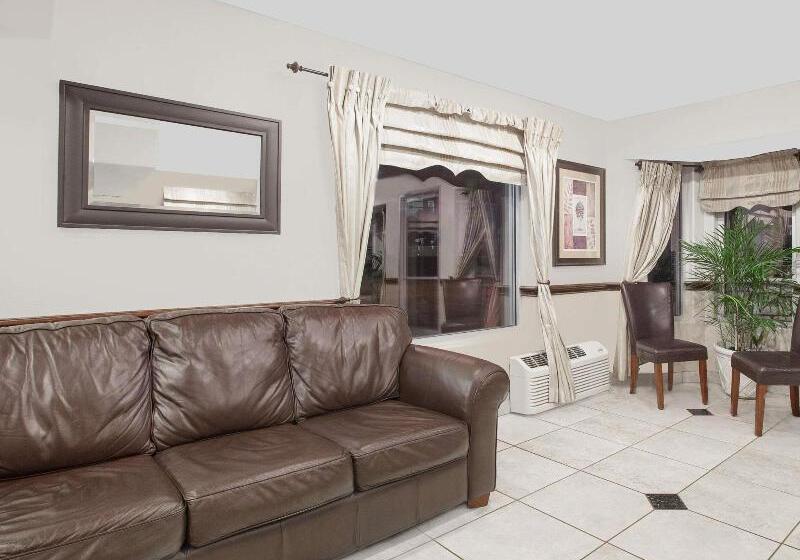 هتل Days Inn By Wyndham Market Center Dallas Love Field
