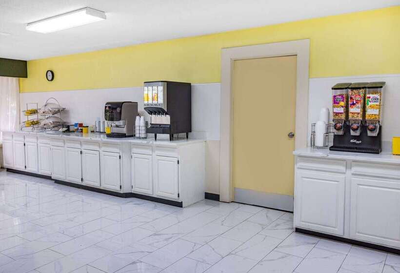 هتل Days Inn & Suites By Wyndham Colonial