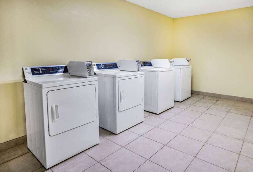 هتل Days Inn & Suites By Wyndham Colonial