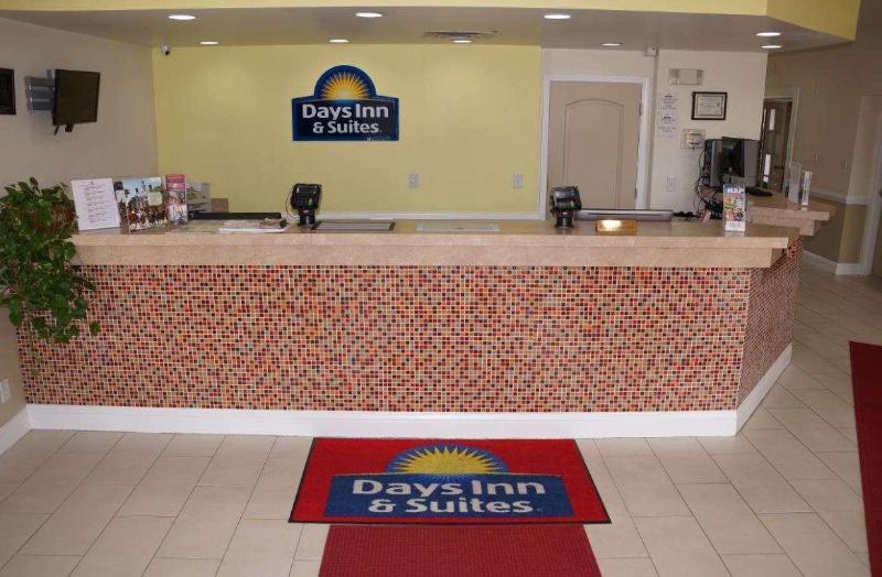 هتل Days Inn & Suites By Wyndham Williamsburg Colonial