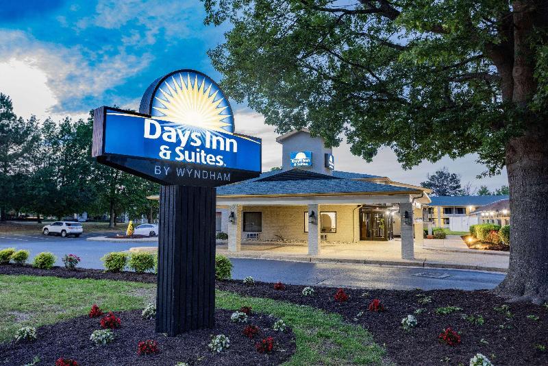 هتل Days Inn & Suites By Wyndham Williamsburg Colonial