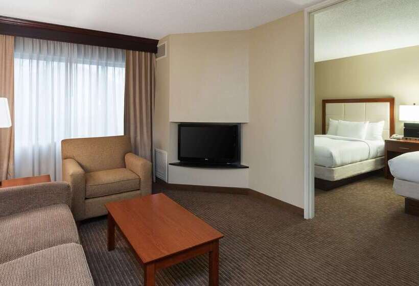هتل Doubletree Suites By Hilton  Cincinnati  Blue Ash
