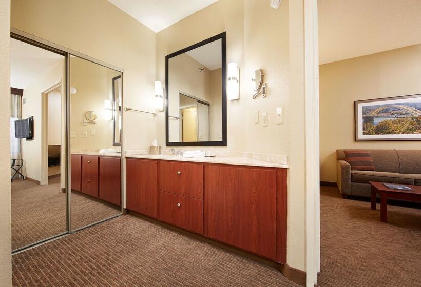 هتل Doubletree Suites By Hilton  Cincinnati  Blue Ash