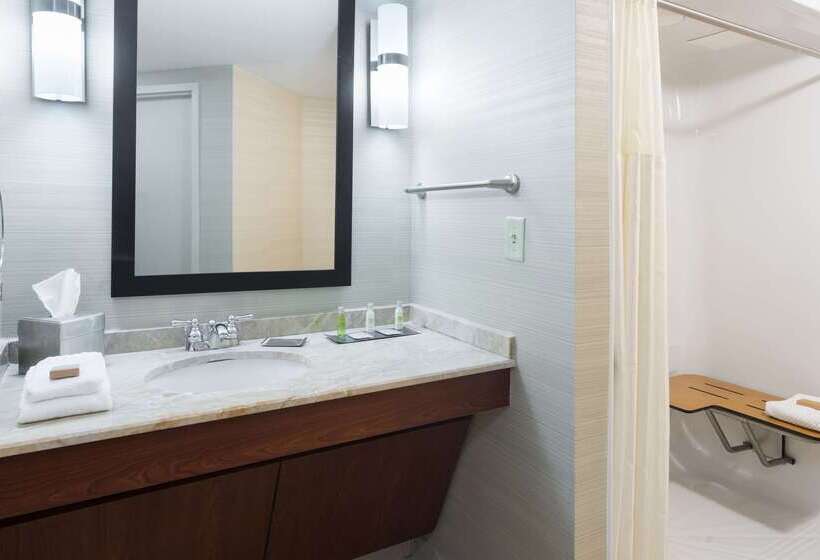 هتل Doubletree Suites By Hilton  Cincinnati  Blue Ash