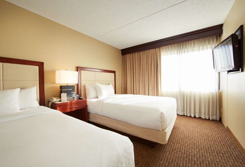 هتل Doubletree Suites By Hilton  Cincinnati  Blue Ash