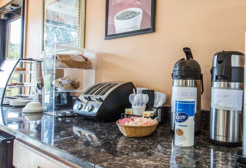 هتل Econo Lodge Biltmore