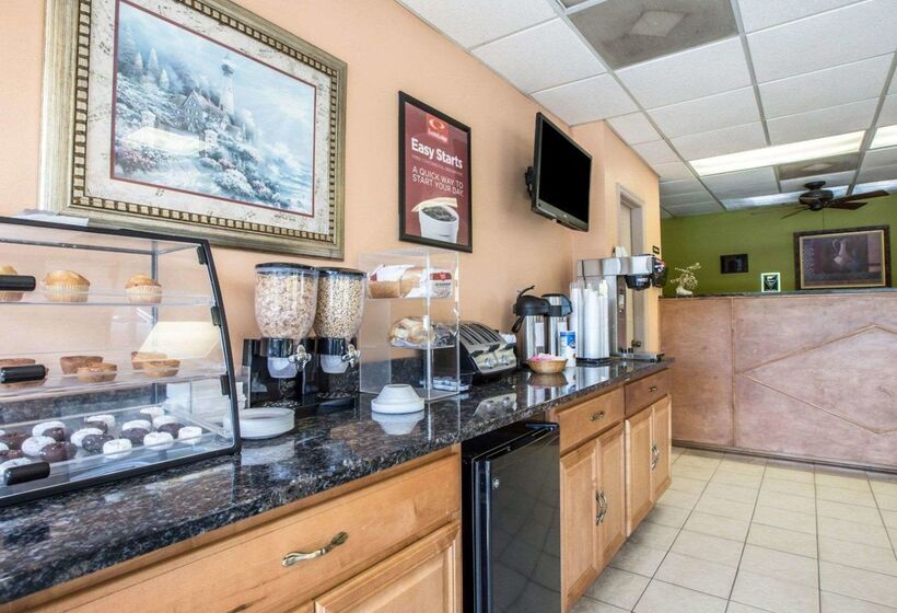 هتل Econo Lodge Biltmore