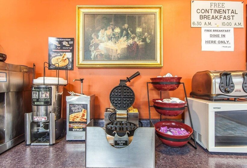 בית מלון כפרי Econo Lodge