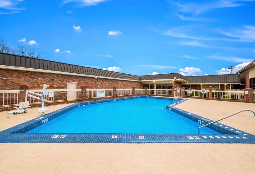 فندق Econo Lodge Corinth