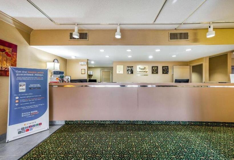 فندق Econo Lodge Corinth