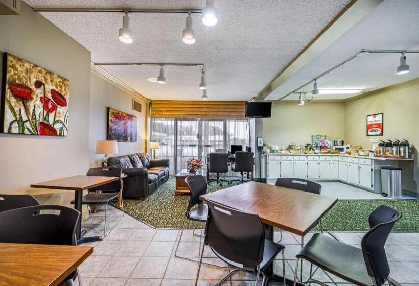 فندق Econo Lodge Corinth