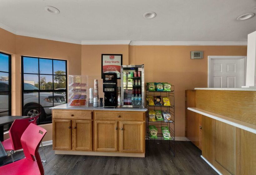 בית מלון כפרי Econo Lodge Cornersville