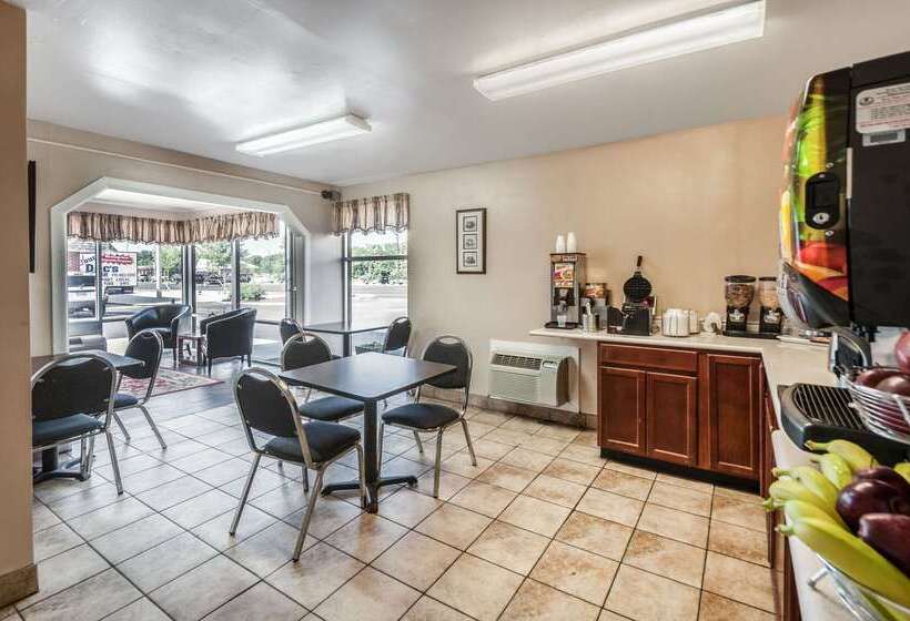 هتل Econo Lodge Easton Route 50