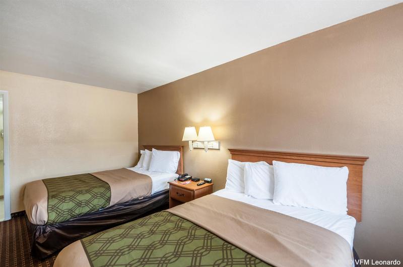هتل Econo Lodge Easton Route 50