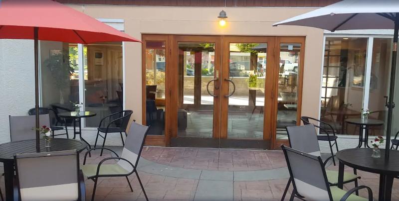 هتل Econo Lodge Inn & Suites