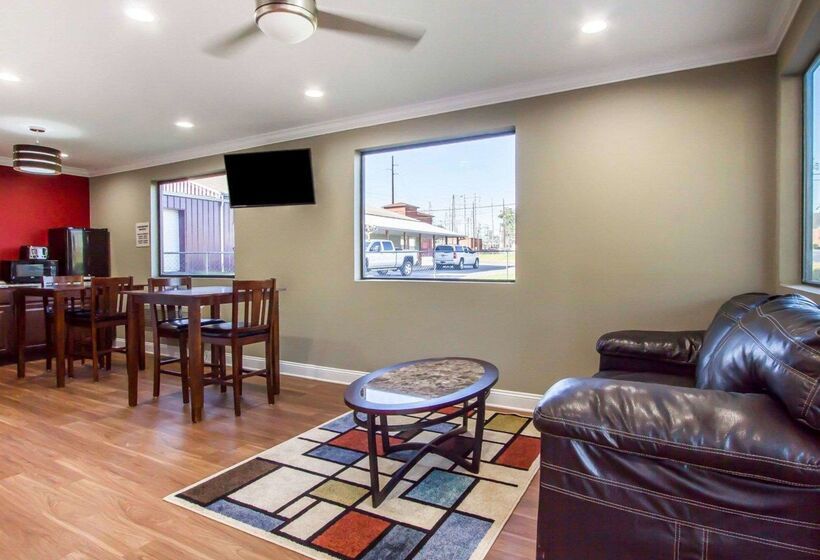 בית מלון כפרי Econo Lodge Lanett