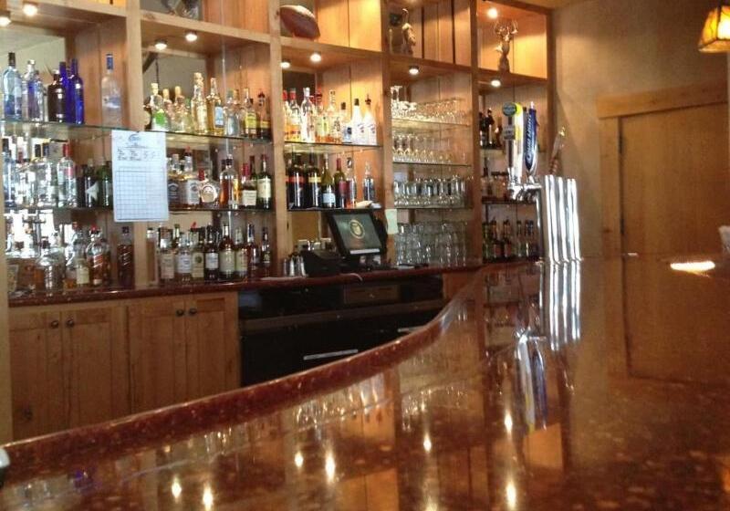 فندق Flying Saddle Resort And Steak House