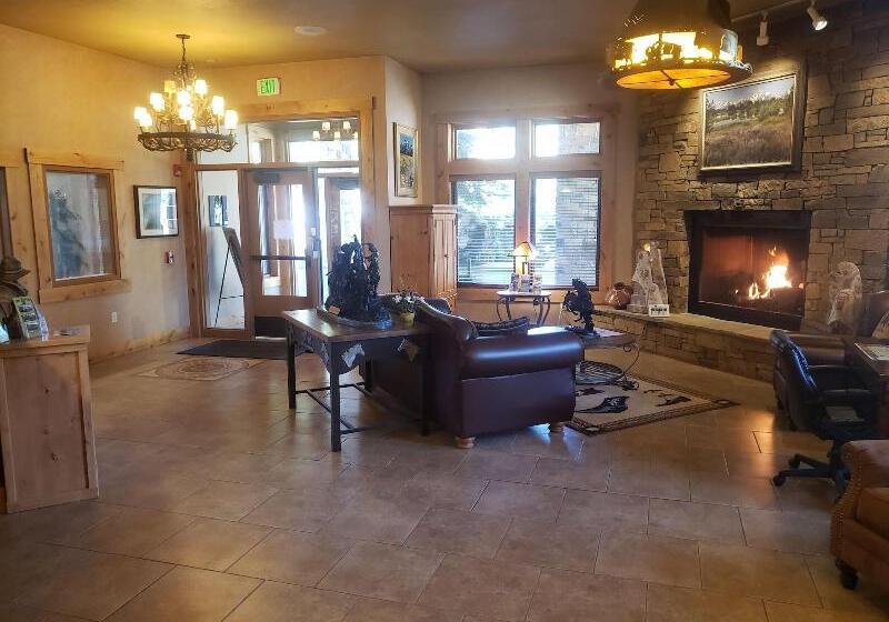 فندق Flying Saddle Resort And Steak House