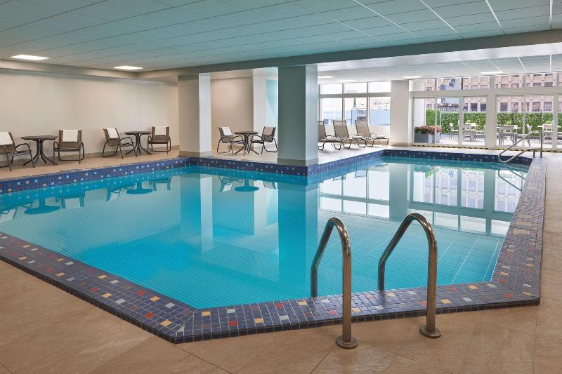 هتل Four Points By Sheraton Windsor Downtown