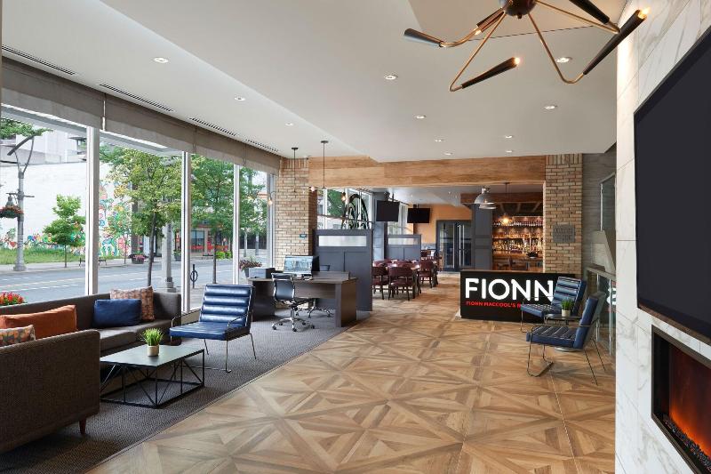 هتل Four Points By Sheraton Windsor Downtown