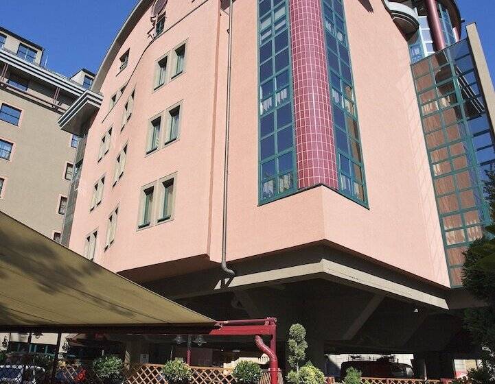 Fotos del hotel Ibis Budapest Heroes Square:  3