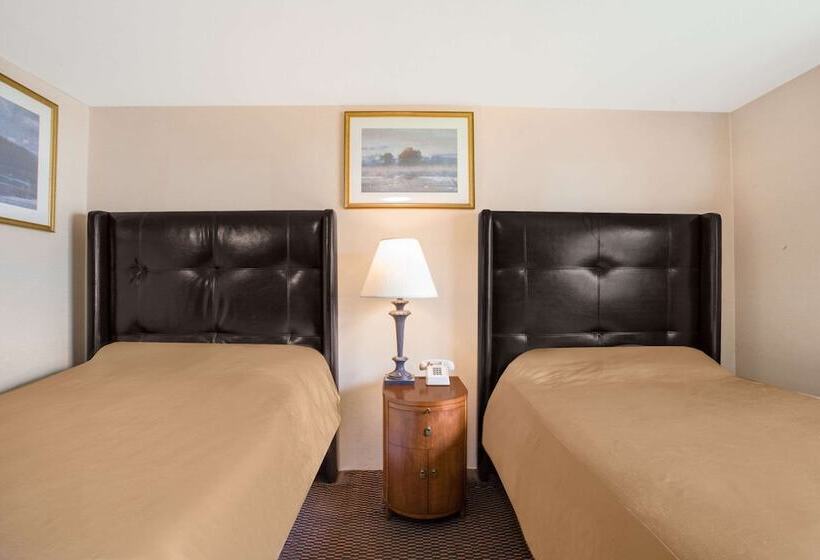 Отель Knights Inn Endwell
