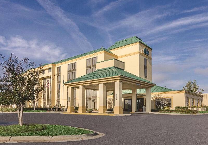 هتل La Quinta Inn & Suites By Wyndham Dothan