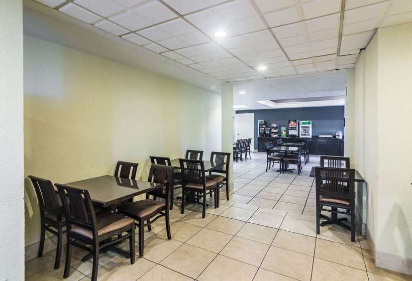 هتل Quality Inn