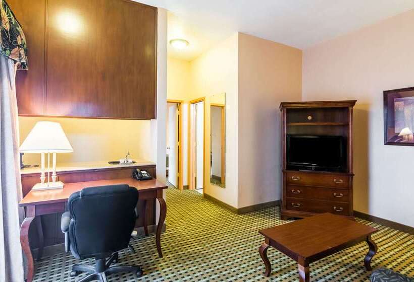 هتل Quality Inn