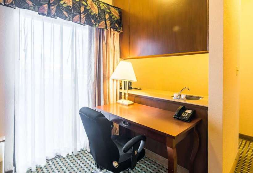هتل Quality Inn