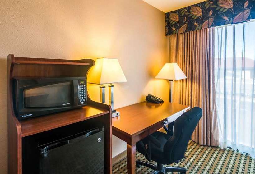 هتل Quality Inn