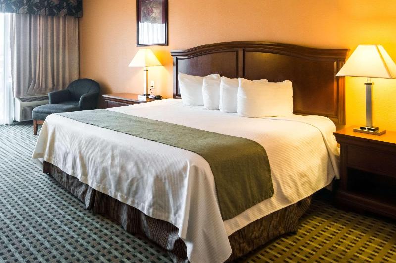 هتل Quality Inn