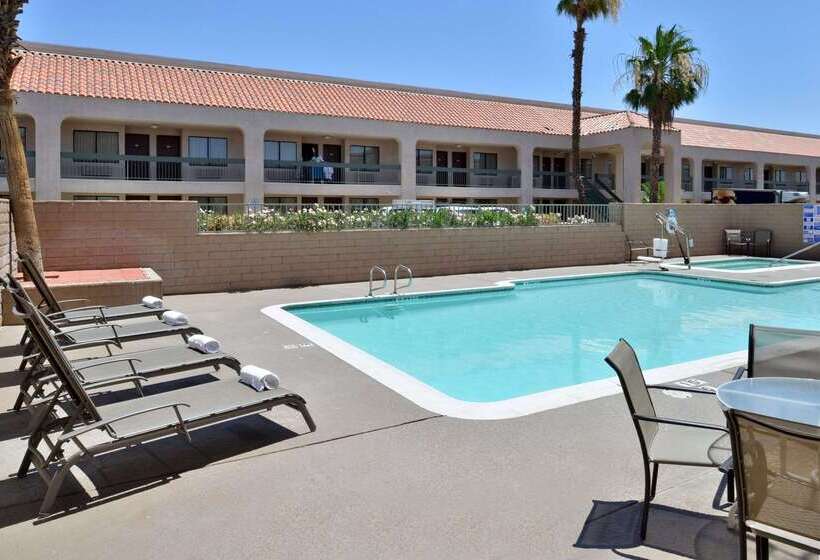 בית מלון כפרי Signature Inn Indio I 10