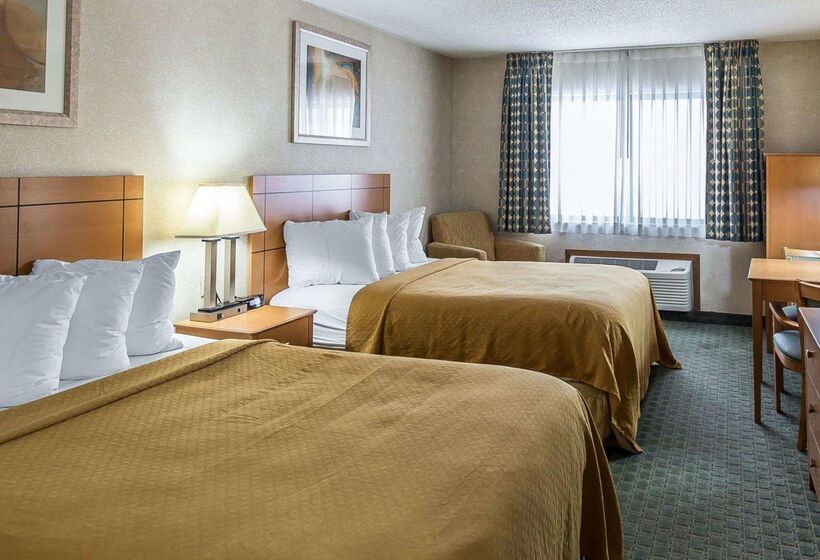 هتل Quality Inn At Collins Road  Cedar Rapids